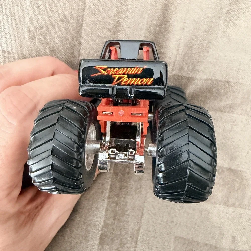 VTG 2006 Hot Wheels Screamin' Demon 1:64 Monster Jam Truck Toy Black Red Flames